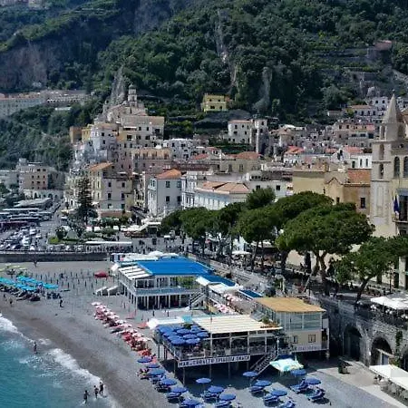 Sleeps 2 Appartamento Amalfi