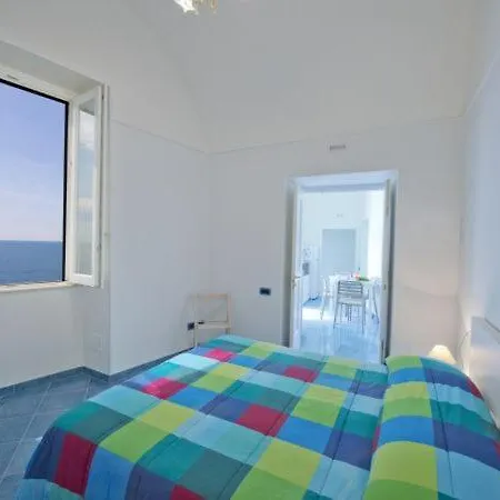 Sleeps 2 Appartamento Amalfi